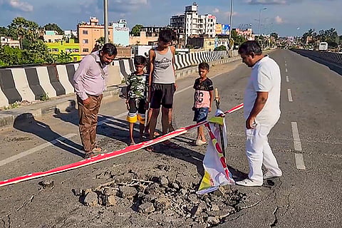 Cracks appear on NH31 flyover